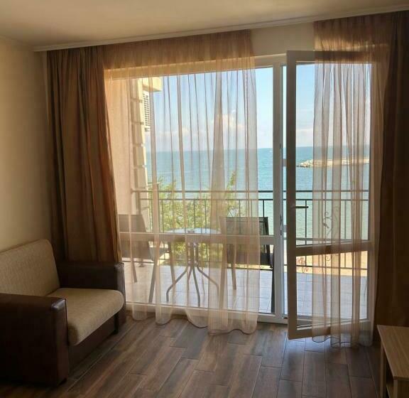 オーシャンビュースタンダードルーム, Villa Maria 2