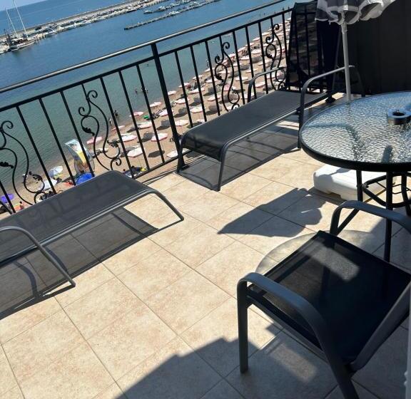 ペントハウスルーム, Villa Maria 2