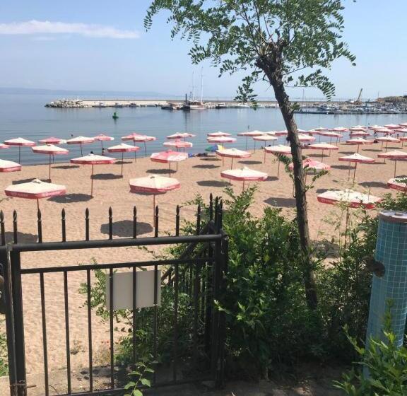 １階のスタンダードルーム, Villa Maria 2