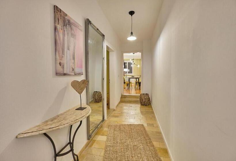 Апартаменты 2 Спальни, Boutique Hotel Am Ledererturm