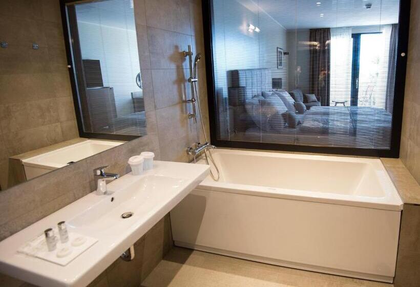 اتاق سوپریور با چشم‌انداز دریا و بالکن, Cliff Belvedere