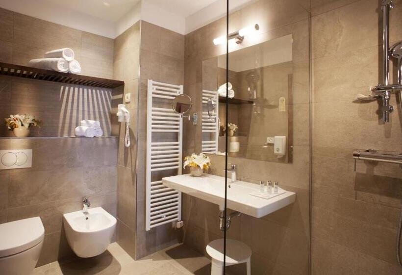 اتاق سوپریور با چشم‌انداز دریا و بالکن, Cliff Belvedere