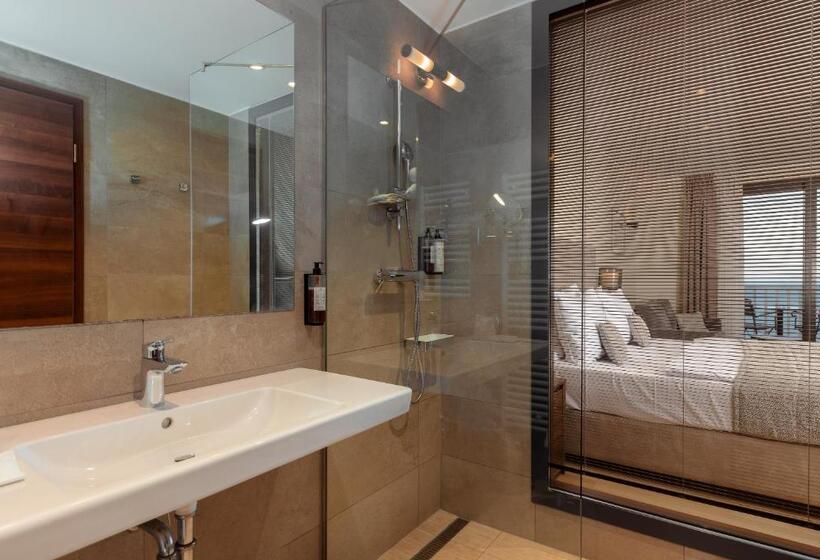 اتاق سوپریور با چشم‌انداز دریا و بالکن, Cliff Belvedere