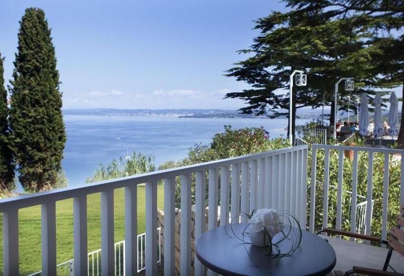 اتاق سوپریور با چشم‌انداز دریا و بالکن, Cliff Belvedere