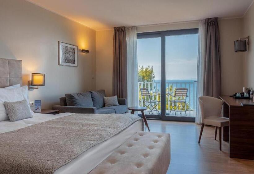 اتاق سوپریور با چشم‌انداز دریا و بالکن, Cliff Belvedere