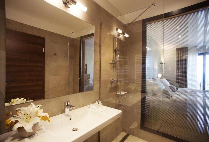 سوییت جونیور با چشم‌انداز دریا, Cliff Belvedere