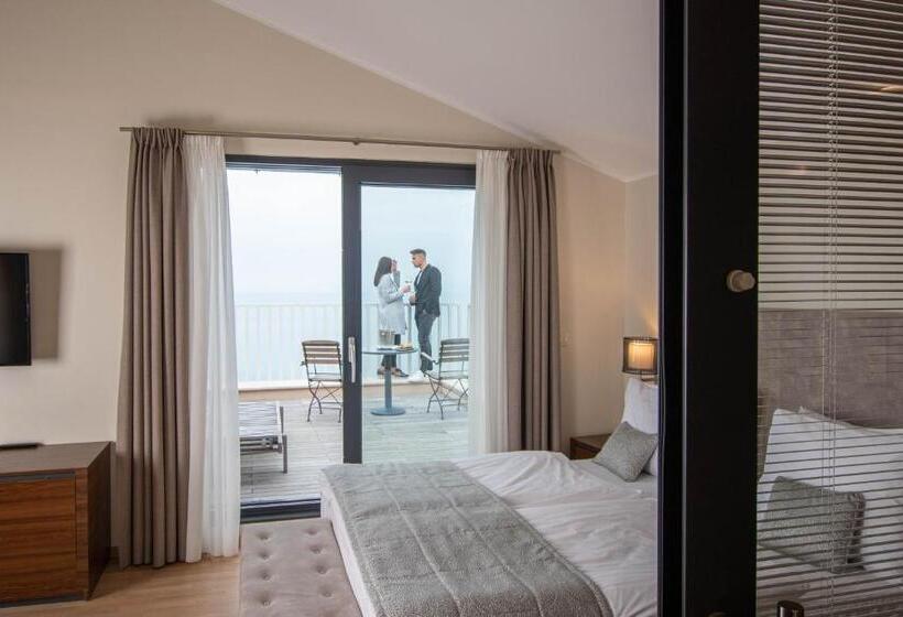 سوییت جونیور با چشم‌انداز دریا, Cliff Belvedere