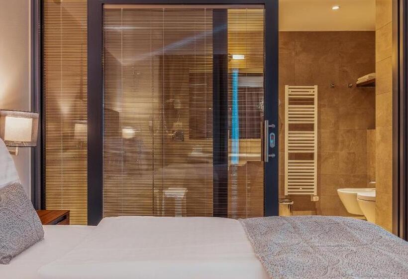 سوییت جونیور با چشم‌انداز دریا, Cliff Belvedere