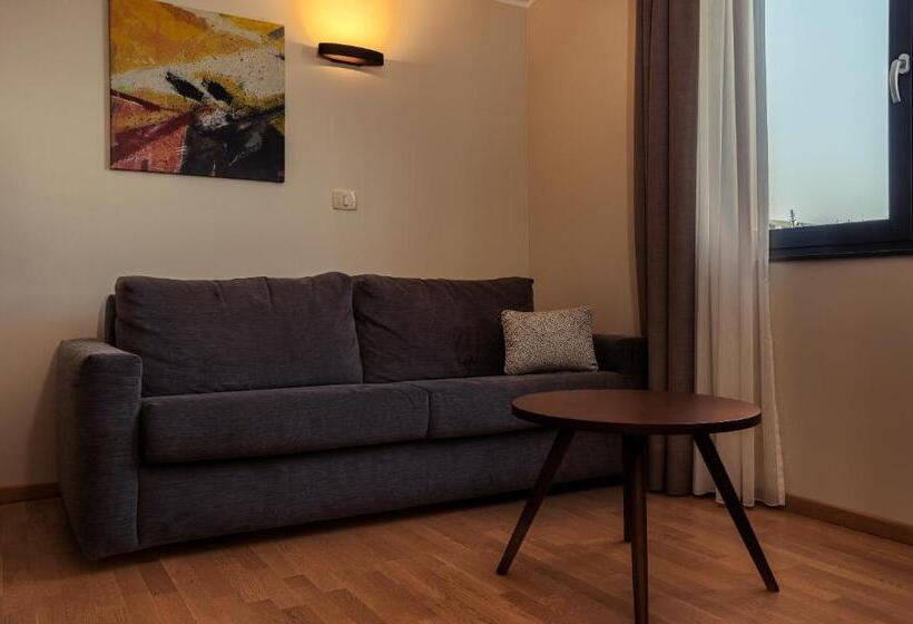 سوییت جونیور با چشم‌انداز دریا, Cliff Belvedere