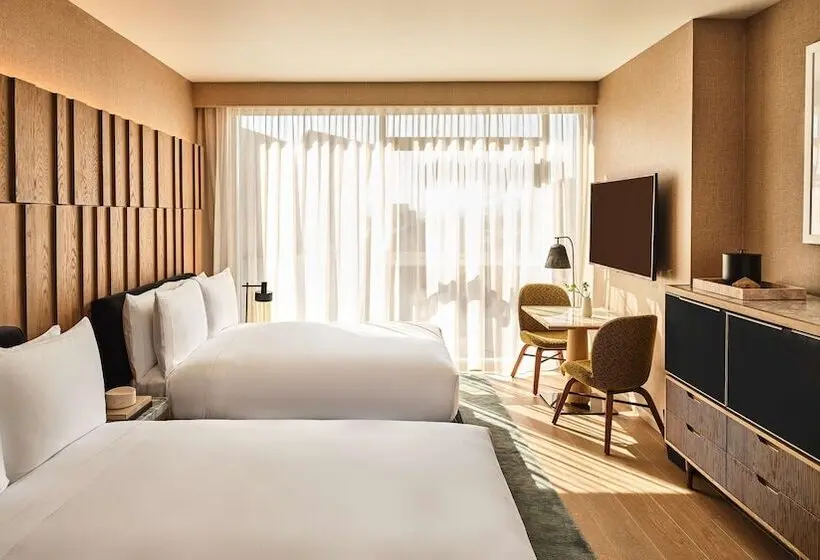 プレミアムルーム, Conrad Los Angeles