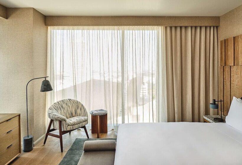 غرفة بريميوم, Conrad Los Angeles
