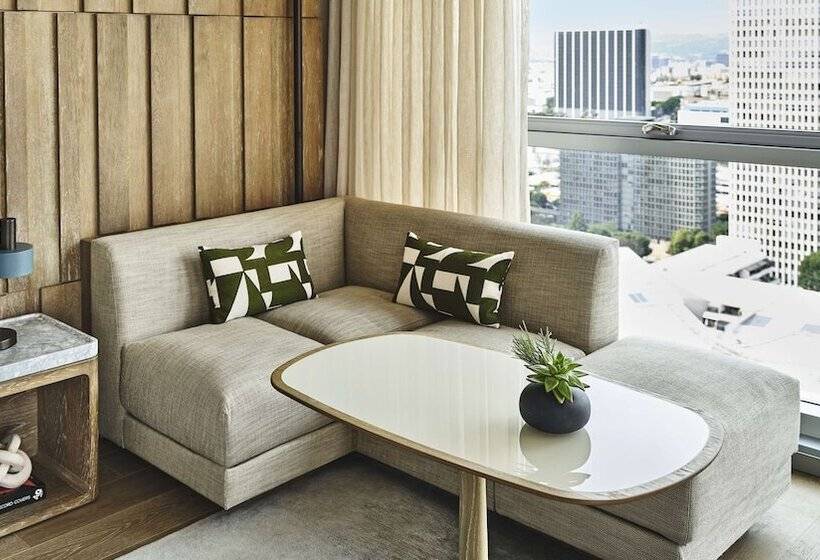 غرفة بريميوم, Conrad Los Angeles