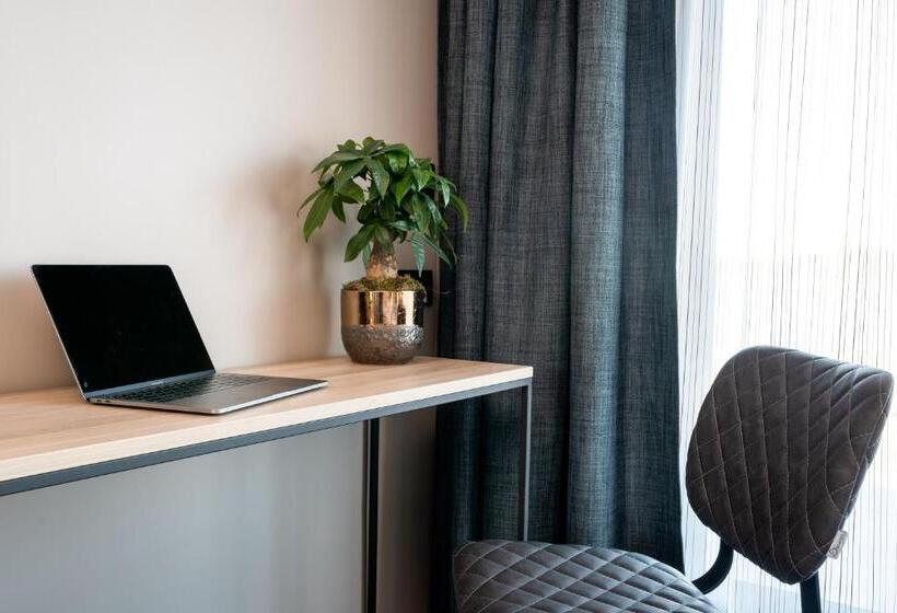 带大床的标准间, Golden Lakes