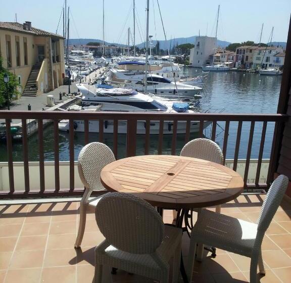 סוויטת פרסטיג' עם נופים, Le Suffren Hôtel