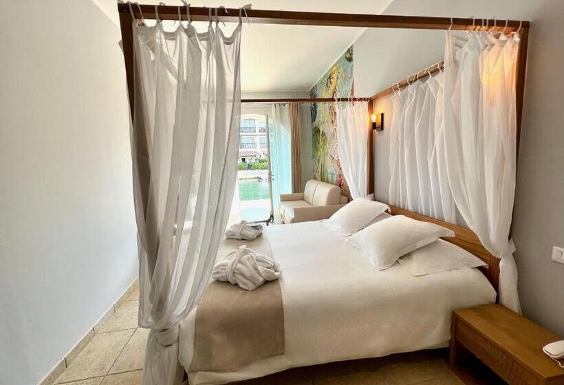 סוויטת ג'וניור םע נוף, Le Suffren Hôtel