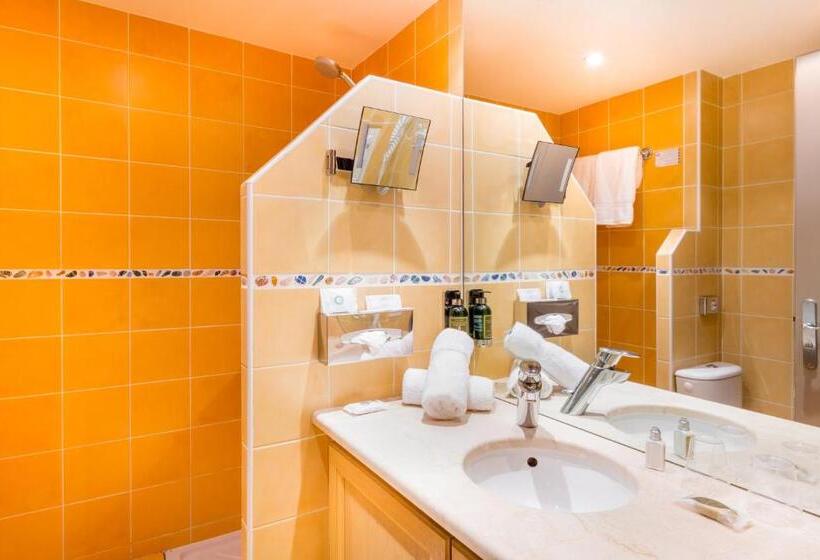 חדר סטנדרט נוף לעיר, Le Suffren Hôtel