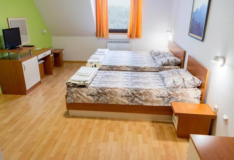 اتاق کلاسیک سه تخته, San