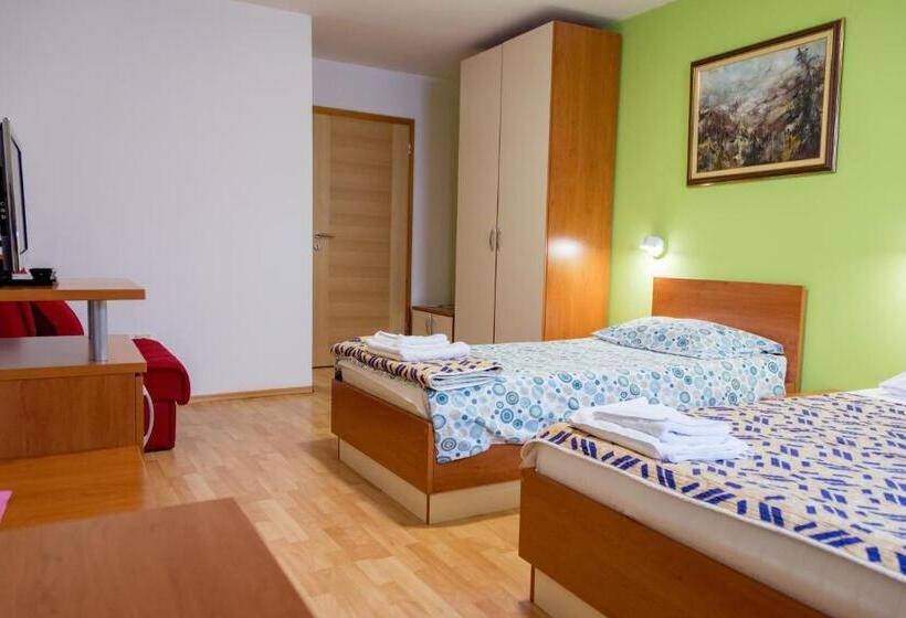 اتاق کلاسیک سه تخته, San