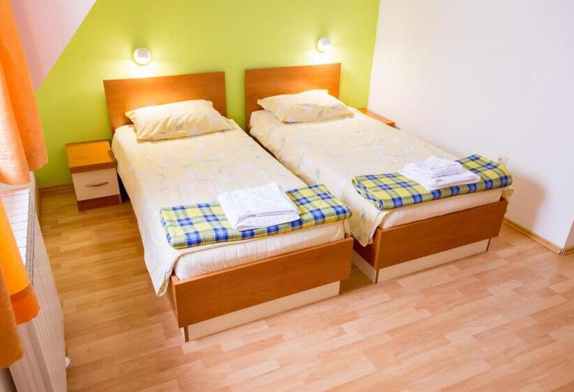 اتاق استاندارد, San