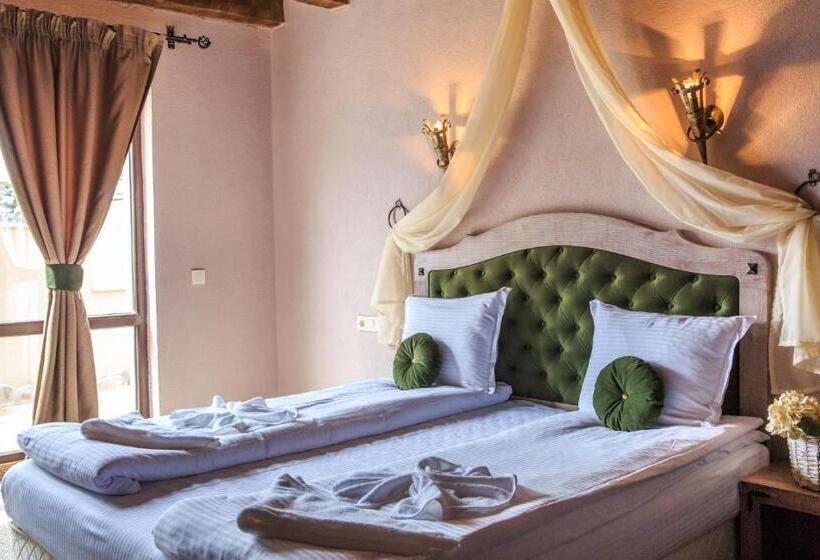 Номер Deluxe, Valentina Castle