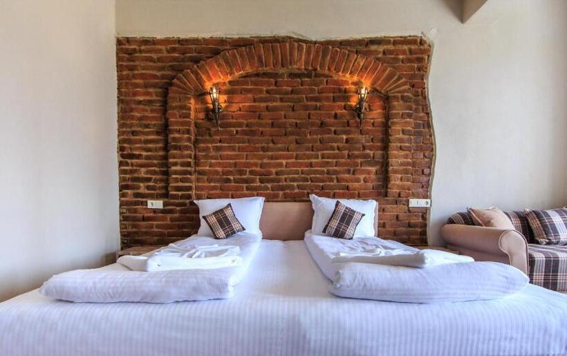 Номер Deluxe, Valentina Castle