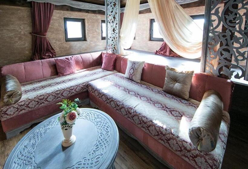 Люкс, Valentina Castle