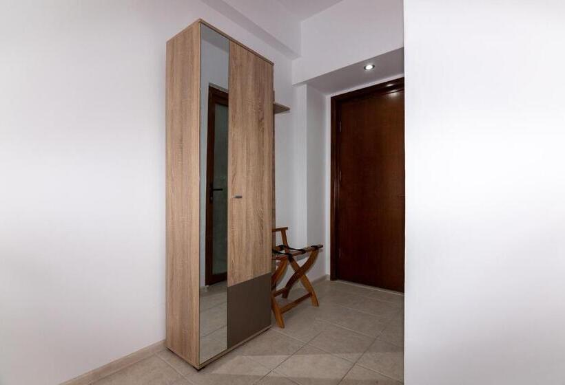 חדר סטנדרט, Adriano Pe Plaja Belona