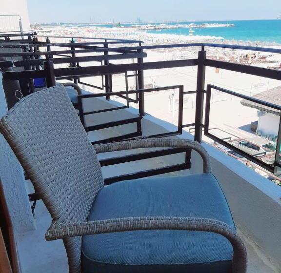 חדר דלוקס לשלושה עם נו לים, Adriano Pe Plaja Belona