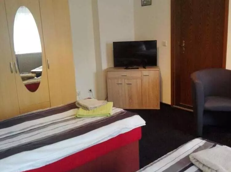 Standard Room, Pension Hartmann
