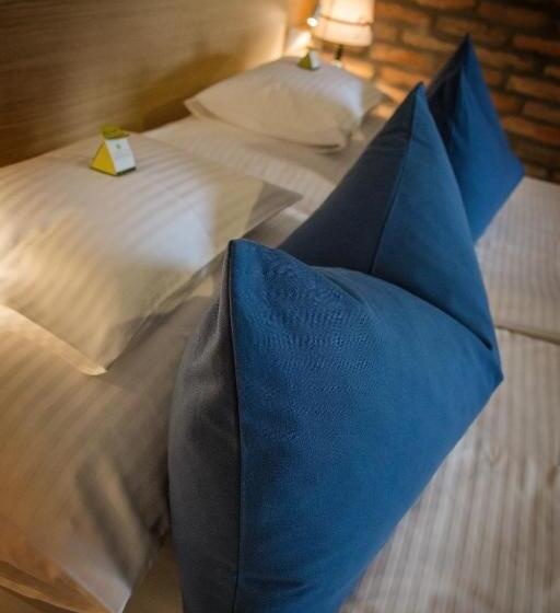 סוויטת ג'וניור עם מרפסת, Crocus Gere Bor Hotel Resort & Wine Spa