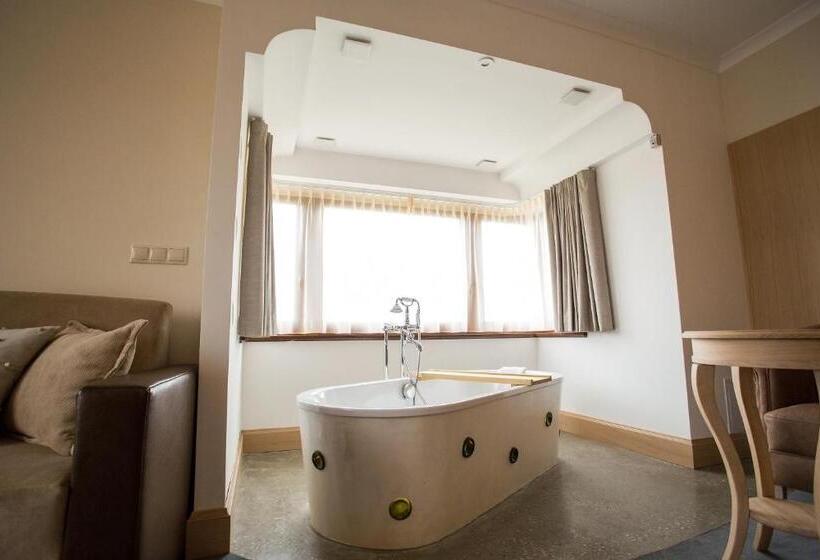 Полулюкс с Балконом, Crocus Gere Bor Hotel Resort & Wine Spa