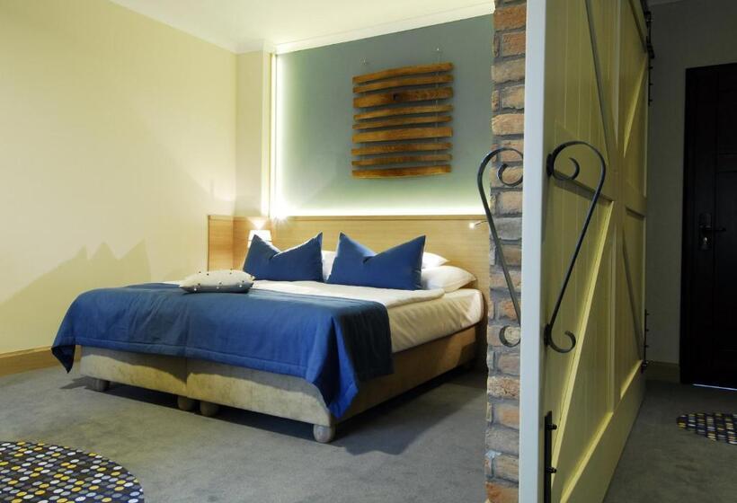 סוויטת ג'וניור עם מרפסת, Crocus Gere Bor Hotel Resort & Wine Spa