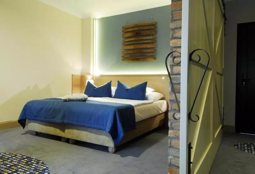 سوییت جونیور با بالکن, Crocus Gere Bor Hotel Resort & Wine Spa
