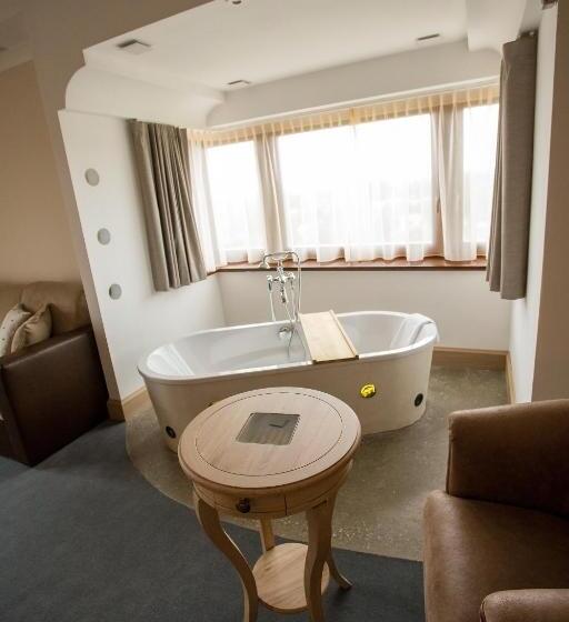 Полулюкс с Балконом, Crocus Gere Bor Hotel Resort & Wine Spa