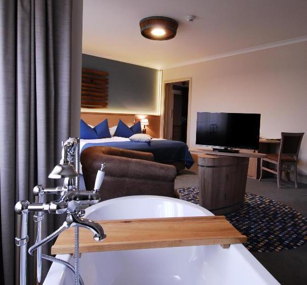 סוויטת ג'וניור עם מרפסת, Crocus Gere Bor Hotel Resort & Wine Spa