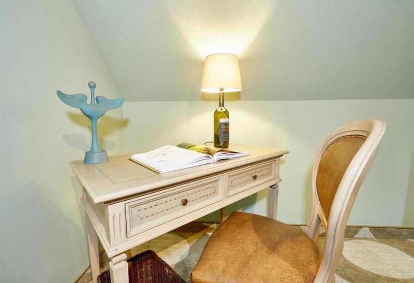 סוויטת ג'וניור נוף לגינה, Crocus Gere Bor Hotel Resort & Wine Spa