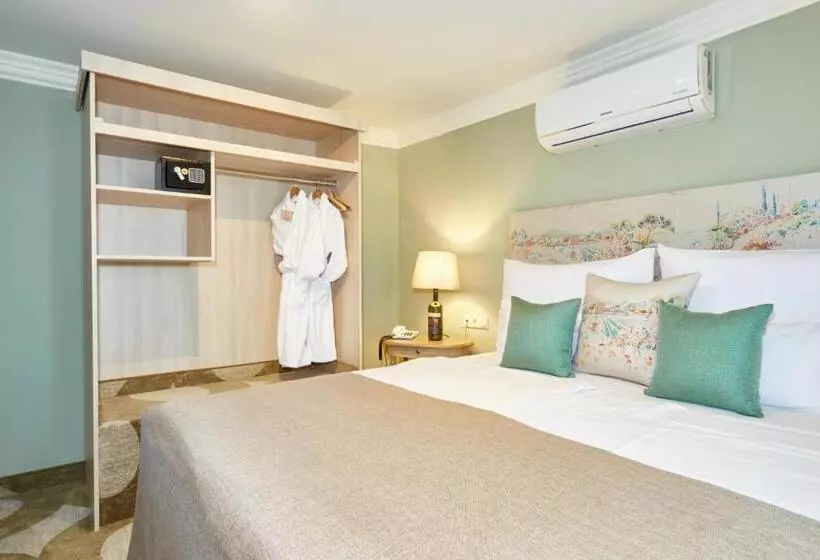 سوییت خانوادگی, Crocus Gere Bor Hotel Resort & Wine Spa