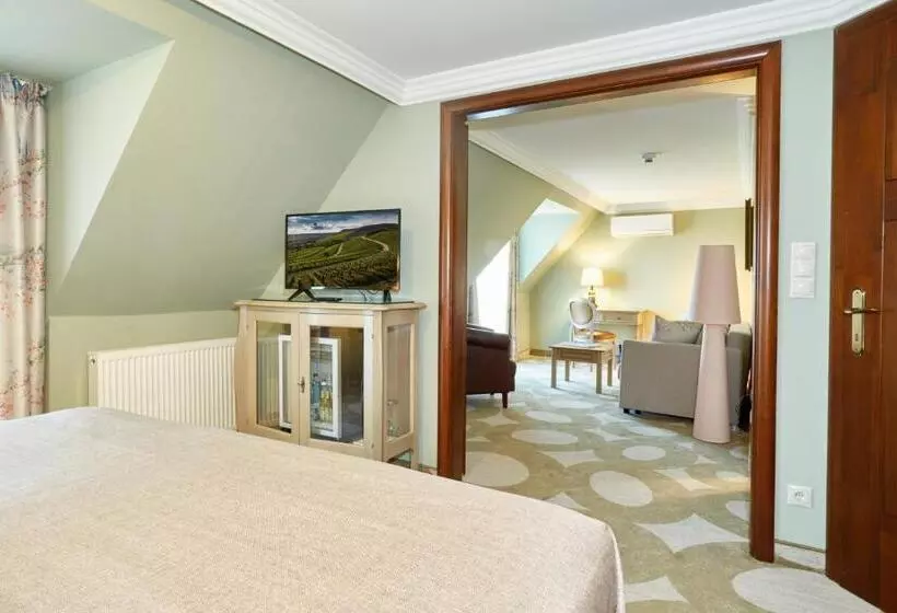 سوییت خانوادگی, Crocus Gere Bor Hotel Resort & Wine Spa