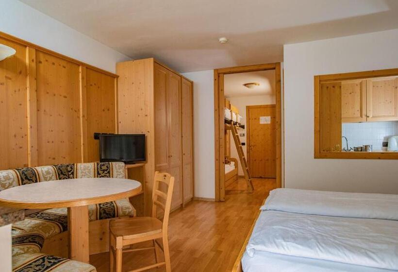 スタンダードスタジオ, Aparthotel Princess