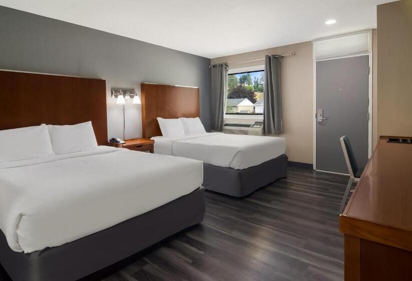 غرفة عائلية مطلّة علي الجبل, Canadas Best Value Inn & Suites Kamloops