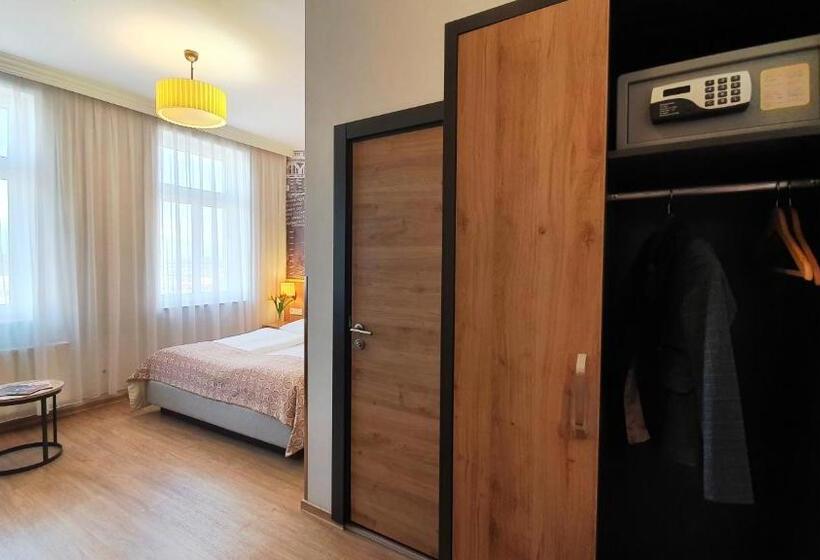 スタンダードルーム, Atlas Halle