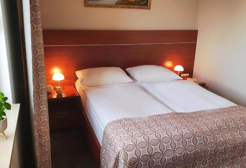 スタンダードルーム, Atlas Halle