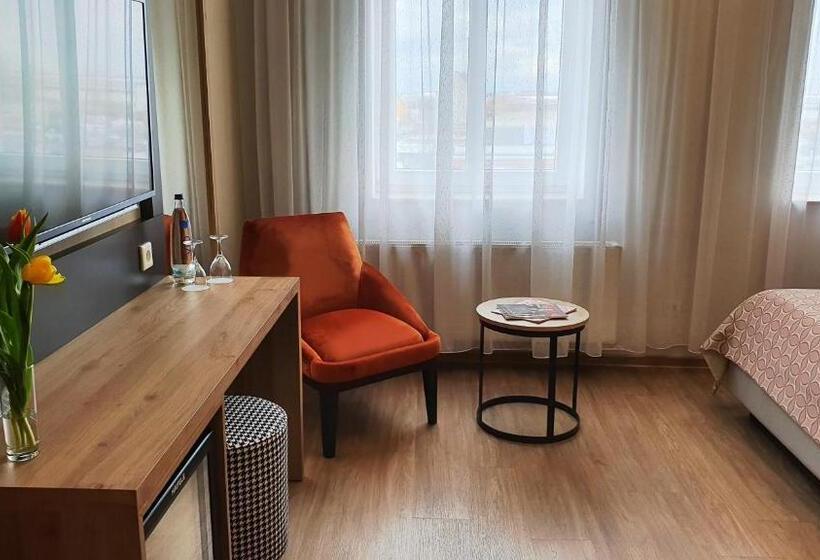 スタンダードルーム, Atlas Halle