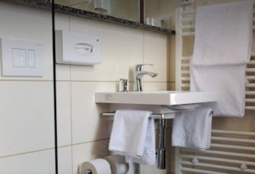 스탠다드 룸, Atlas Halle