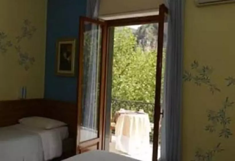 Standard Kolmen Hengen Huone, Branca Ritamadre