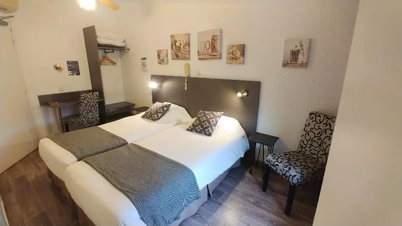 スタンダードルーム, Cit Hotel Le Cheval Blanc Cognac Centre