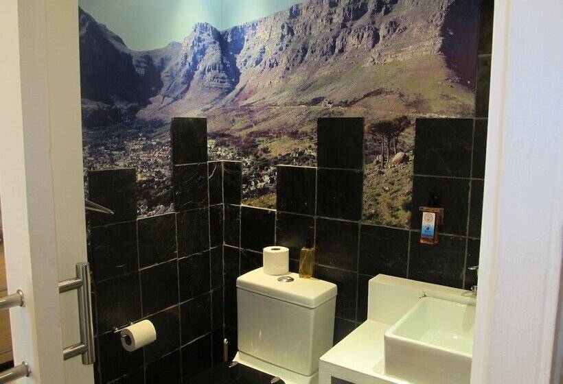 اتاق استاندارد, Daddy Long Legs Art