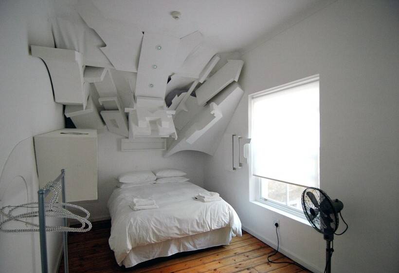 اتاق استاندارد, Daddy Long Legs Art