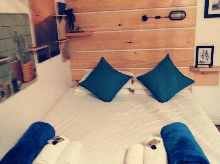 اتاق استاندارد, Daddy Long Legs Art