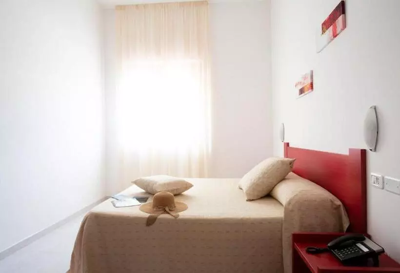Standard Yhden Hengen Huone, Delle More